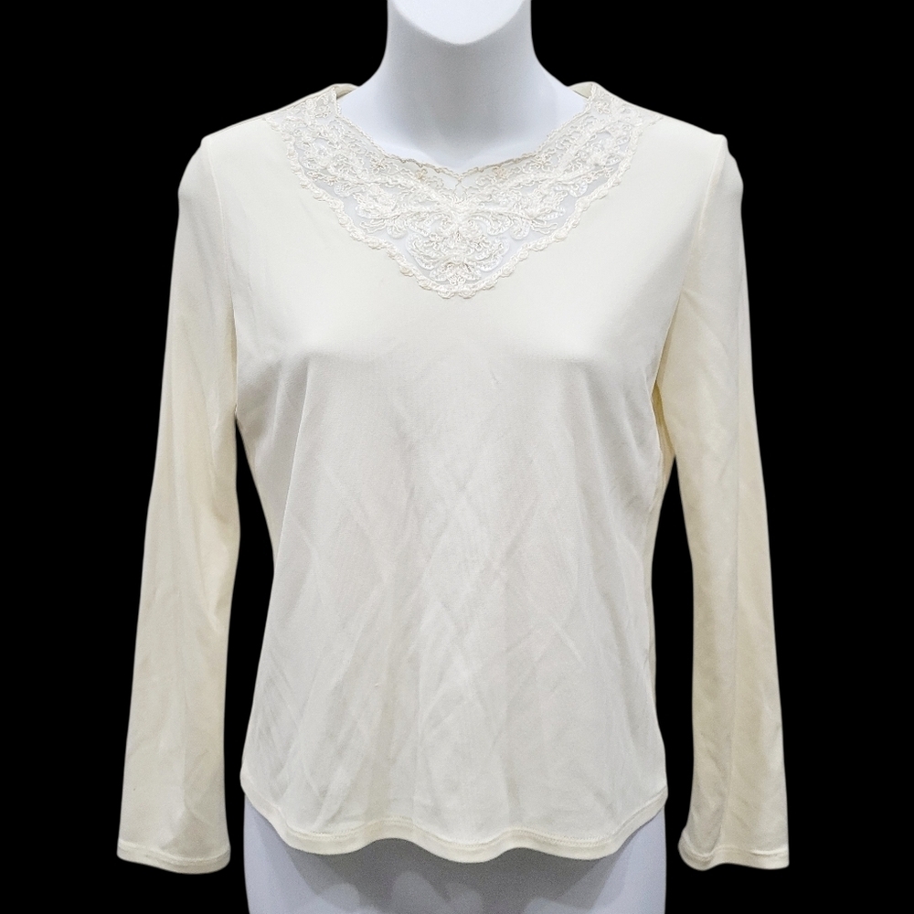 2/$20 Y2K White Lace Long Sleeve Top Blouse Size: Small